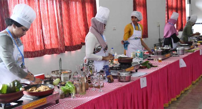 ചാമ സാഗരസദ്യ, വരഗ് ബിരിയാണി ; ഭക്ഷ്യപ്രേമികളെ ആകർഷിച്ച് മില്ലറ്റും മീനും പ്രദർശന ഭക്ഷ്യമേള ചാമ സാഗരസദ്യ, വരഗ് ബിരിയാണി ; ഭക്ഷ്യപ്രേമികളെ ആകർഷിച്ച് മില്ലറ്റും മീനും പ്രദർശന ഭക്ഷ്യമേള
