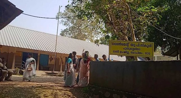 റാന്നി ഗ്രാമപഞ്ചായത്ത് ഏഴാം വാർഡ് പുതുശ്ശേരിമല കിഴക്ക് ഉപതിരഞ്ഞെടുപ്പ് ; പോളിംഗ് പൂര്ത്തിയായി റാന്നി ഗ്രാമപഞ്ചായത്ത് ഏഴാം വാർഡ് പുതുശ്ശേരിമല കിഴക്ക് ഉപതിരഞ്ഞെടുപ്പ് ; പോളിംഗ് പൂര്ത്തിയായി