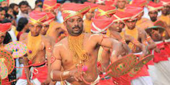 കവിയൂർ വേലകളിയുടെ വീണ്ടെടുപ്പിന് കളമൊരുങ്ങി കവിയൂർ വേലകളിയുടെ വീണ്ടെടുപ്പിന് കളമൊരുങ്ങി