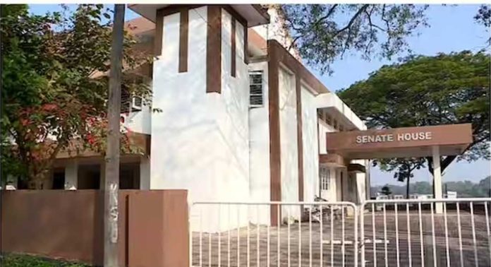 കാലിക്കറ്റ് സർവകലാശാല സെനറ്റ് യോഗത്തിൽ യുഡിഎഫ് സെനറ്റ് അംഗങ്ങൾ ഗവർണർക്ക് പരാതി നൽകി കാലിക്കറ്റ് സർവകലാശാല സെനറ്റ് യോഗത്തിൽ യുഡിഎഫ് സെനറ്റ് അംഗങ്ങൾ ഗവർണർക്ക് പരാതി നൽകി