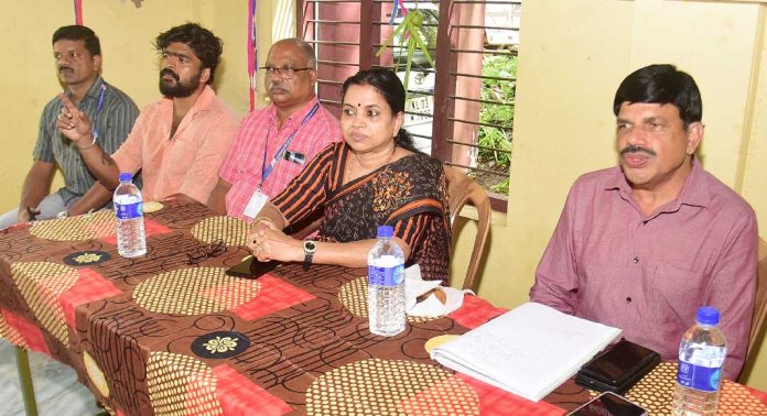 തിരഞ്ഞെടുപ്പ് പ്രക്രിയയില് പട്ടികവര്ഗസങ്കേതങ്ങളിലെ നിവാസികളുടെ പ്രാതിനിധ്യം ഉറപ്പാക്കും : ജില്ലാ കളക്ടര് തിരഞ്ഞെടുപ്പ് പ്രക്രിയയില് പട്ടികവര്ഗസങ്കേതങ്ങളിലെ നിവാസികളുടെ പ്രാതിനിധ്യം ഉറപ്പാക്കും : ജില്ലാ കളക്ടര്