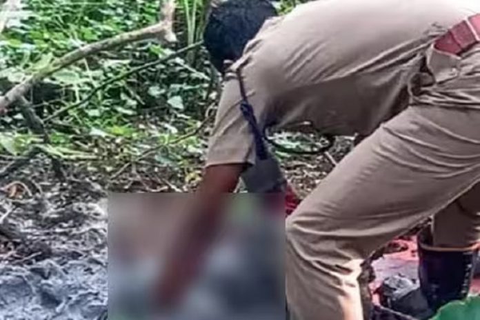 മൂന്നര മണിക്കൂറോളം ചതുപ്പിൽ മുങ്ങിക്കിടന്ന വയോധികയെ അഗ്നി രക്ഷാസേന രക്ഷിച്ചു മൂന്നര മണിക്കൂറോളം ചതുപ്പിൽ മുങ്ങിക്കിടന്ന വയോധികയെ അഗ്നി രക്ഷാസേന രക്ഷിച്ചു