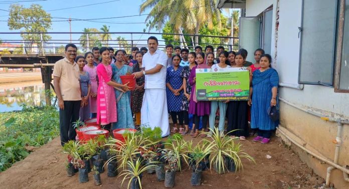 ‘സ്നേഹാ രാമം’ പദ്ധതി ; വിദ്യാർത്ഥികൾ പൂന്തോട്ടം നിർമ്മിച്ചു നൽകി ‘സ്നേഹാ രാമം’ പദ്ധതി ; വിദ്യാർത്ഥികൾ പൂന്തോട്ടം നിർമ്മിച്ചു നൽകി
