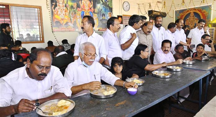 ശബരിമലയോട് മുഖ്യമന്ത്രിക്കും സര്ക്കാരിനും അലര്ജി : രമേശ് ചെന്നിത്തല ശബരിമലയോട് മുഖ്യമന്ത്രിക്കും സര്ക്കാരിനും അലര്ജി : രമേശ് ചെന്നിത്തല