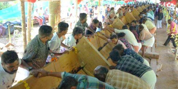 മേൽപ്പാടം ചുണ്ടൻ വള്ളത്തിന്റെ മലർത്തൽ കർമ്മം നടന്നു മേൽപ്പാടം ചുണ്ടൻ വള്ളത്തിന്റെ മലർത്തൽ കർമ്മം നടന്നു