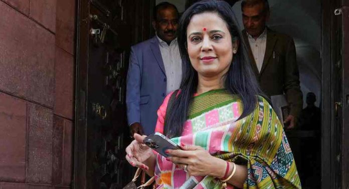 ചോദ്യത്തിന് കോഴ ; മഹുവ മൊയ്ത്രക്കെതിരായ എത്തിക്സ് കമ്മിറ്റി റിപ്പോർട്ട് ഇന്ന് പാർലമെന്റിൽ സമർപ്പിക്കും ചോദ്യത്തിന് കോഴ ; മഹുവ മൊയ്ത്രക്കെതിരായ എത്തിക്സ് കമ്മിറ്റി റിപ്പോർട്ട് ഇന്ന് പാർലമെന്റിൽ സമർപ്പിക്കും