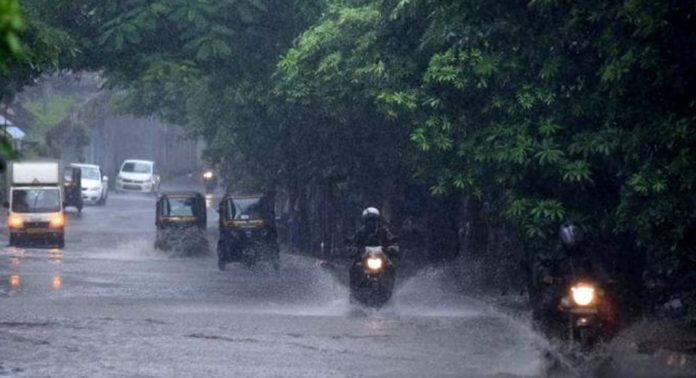 അറബിക്കടലിനു മുകളിൽ ചക്രവാതച്ചുഴി ; സംസ്ഥാനത്ത് അഞ്ചുദിവസം കൂടി മഴയ്ക്ക് സാധ്യത അറബിക്കടലിനു മുകളിൽ ചക്രവാതച്ചുഴി ; സംസ്ഥാനത്ത് അഞ്ചുദിവസം കൂടി മഴയ്ക്ക് സാധ്യത