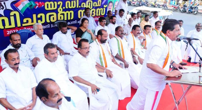നവകേരള സദസ്, മുഖ്യമന്ത്രിയും മന്ത്രിമാരും ധനികരോട് സല്ലപിക്കുവാൻ കടന്നുവരുന്ന യാത്ര : മോൻസ് ജോസഫ് എം.എൽ.എ നവകേരള സദസ്, മുഖ്യമന്ത്രിയും മന്ത്രിമാരും ധനികരോട് സല്ലപിക്കുവാൻ കടന്നുവരുന്ന യാത്ര : മോൻസ് ജോസഫ് എം.എൽ.എ