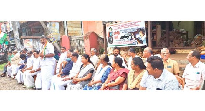 പോക്സോ കേസ് പ്രതികളെ വരെ രാഷ്ട്രീയ നിറം നോക്കി സംരക്ഷിക്കുന്ന തരത്തിലേക്ക് പിണറായി സർക്കാർ അധപതിച്ചു പോക്സോ കേസ് പ്രതികളെ വരെ രാഷ്ട്രീയ നിറം നോക്കി സംരക്ഷിക്കുന്ന തരത്തിലേക്ക് പിണറായി സർക്കാർ അധപതിച്ചു