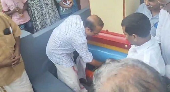 ചെറുകോല് കാട്ടൂർ മഹാവിഷ്ണു ക്ഷേത്രത്തിലെ അലങ്കാര ഗോപുരസമർപ്പണം നടത്തി ചെറുകോല് കാട്ടൂർ മഹാവിഷ്ണു ക്ഷേത്രത്തിലെ അലങ്കാര ഗോപുരസമർപ്പണം നടത്തി