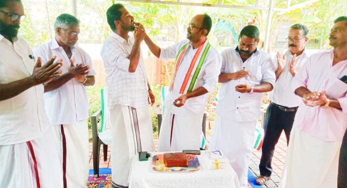 പഴയങ്ങാടി ടൗൺ മണ്ഡലം കമ്മിറ്റി കോൺഗ്രസ് ജന്മദിന ആഘോഷം നടത്തി പഴയങ്ങാടി ടൗൺ മണ്ഡലം കമ്മിറ്റി കോൺഗ്രസ് ജന്മദിന ആഘോഷം നടത്തി