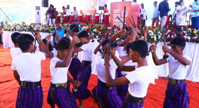 നവകേരളസദസ്സ് : പടയണിച്ചുവടുകളും ഗാനമേളയും കോല്ക്കളിയും അരങ്ങ് കൊഴുപ്പിച്ചു നവകേരളസദസ്സ് : പടയണിച്ചുവടുകളും ഗാനമേളയും കോല്ക്കളിയും അരങ്ങ് കൊഴുപ്പിച്ചു