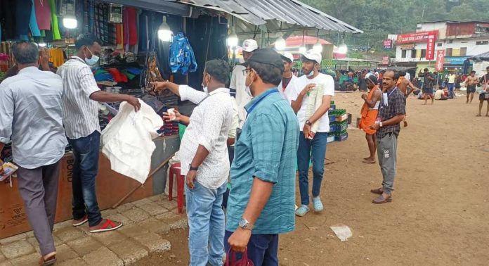 നിരോധിത പ്ലാസ്റ്റിക് ഉപയോഗം : പമ്പയിൽ മിന്നൽ പരിശോധന നിരോധിത പ്ലാസ്റ്റിക് ഉപയോഗം : പമ്പയിൽ മിന്നൽ പരിശോധന