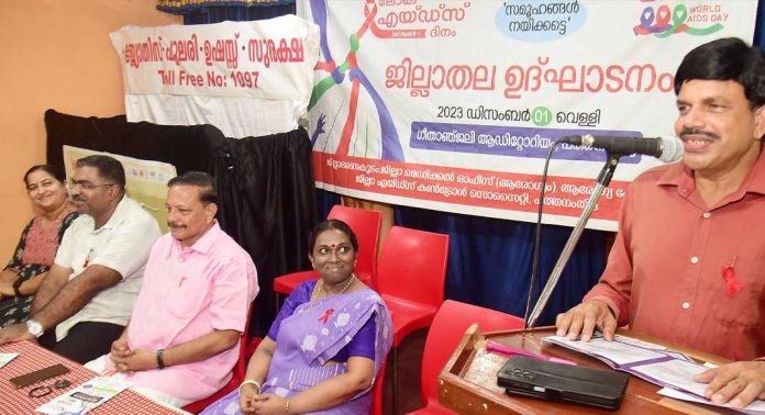 എച്ച്ഐവി അണുബാധിതരെ മുഖ്യധാരയിലേക്കു കൊണ്ടുവരുന്നതിന് കൂട്ടായപ്രവര്ത്തനം വേണം : ജില്ലാ കളക്ടര് എ ഷിബു എച്ച്ഐവി അണുബാധിതരെ മുഖ്യധാരയിലേക്കു കൊണ്ടുവരുന്നതിന് കൂട്ടായപ്രവര്ത്തനം വേണം : ജില്ലാ കളക്ടര് എ ഷിബു