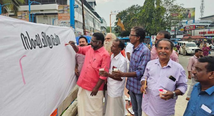 നവകേരള സദസ് : അടൂരിൽ ചിത്രകലാകാരൻമാർ സംഘ ചിത്രരചന സംഘടിപ്പിച്ചു നവകേരള സദസ് : അടൂരിൽ ചിത്രകലാകാരൻമാർ സംഘ ചിത്രരചന സംഘടിപ്പിച്ചു