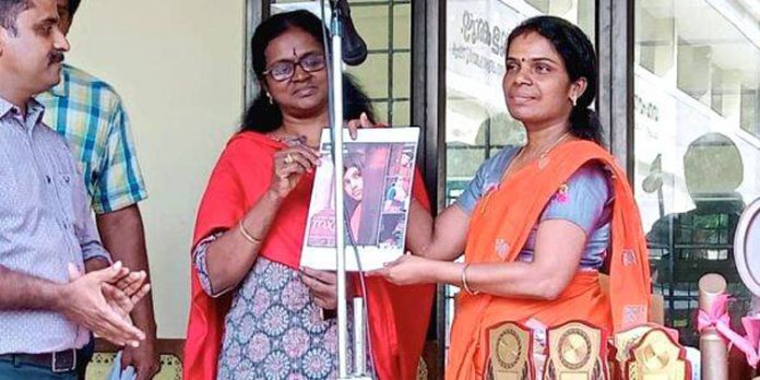 ലഹരിവിരുദ്ധ ബോധവത്കരണത്തിന്റെ ഭാഗമായി ഹ്രസ്വ ചിത്രം പ്രദർശിപ്പിച്ചു ലഹരിവിരുദ്ധ ബോധവത്കരണത്തിന്റെ ഭാഗമായി ഹ്രസ്വ ചിത്രം പ്രദർശിപ്പിച്ചു