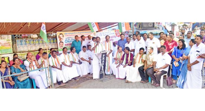 എൽ.ഡി.എഫ് സർക്കാർ ജീവനക്കാരെ വഞ്ചിക്കുന്നു ; പ്രൊഫ. സതീഷ് കൊച്ചു പറമ്പിൽ എൽ.ഡി.എഫ് സർക്കാർ ജീവനക്കാരെ വഞ്ചിക്കുന്നു ; പ്രൊഫ. സതീഷ് കൊച്ചു പറമ്പിൽ