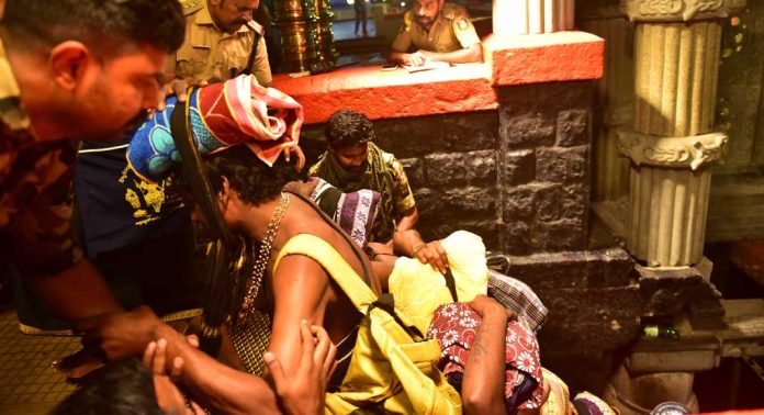 മണിക്കൂറിൽ 4600 ഭക്തർ പടി കയറുന്നു മണിക്കൂറിൽ 4600 ഭക്തർ പടി കയറുന്നു