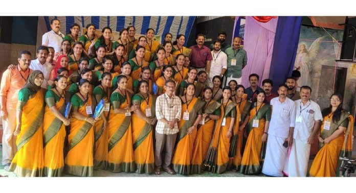 കലോത്സവ വേദികളിൽ വേറിട്ട കാഴ്ചയായി നടത്തിപ്പ് ചുമതലയിൽ അധ്യാപികമാർ കലോത്സവ വേദികളിൽ വേറിട്ട കാഴ്ചയായി നടത്തിപ്പ് ചുമതലയിൽ അധ്യാപികമാർ