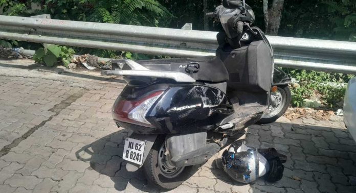 മണ്ണാറക്കുളഞ്ഞിയിൽ ലോറിയിടിച്ച് സ്കൂട്ടർ യാത്രികൻ മരിച്ചു മണ്ണാറക്കുളഞ്ഞിയിൽ ലോറിയിടിച്ച് സ്കൂട്ടർ യാത്രികൻ മരിച്ചു