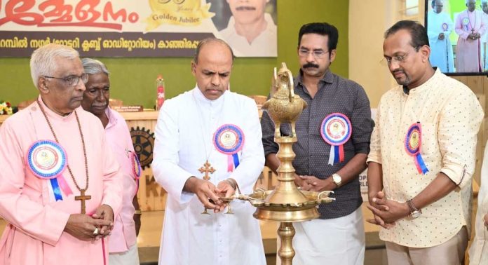 തലമുറകൾ തമ്മിലുള്ള സംഗമ വേദിയായി കുടുംബ യോഗങ്ങൾ മാറണം : ബിഷപ്പ് മാർ ജോസ് പുളിയ്ക്കൽ തലമുറകൾ തമ്മിലുള്ള സംഗമ വേദിയായി കുടുംബ യോഗങ്ങൾ മാറണം : ബിഷപ്പ് മാർ ജോസ് പുളിയ്ക്കൽ