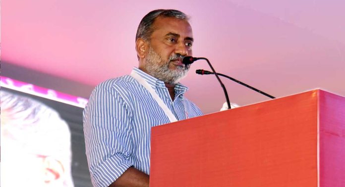 പ്രളയം തകർത്ത കേരളത്തെ കാരിരുമ്പിന്റെ കരുത്തോടെ പുനഃസൃഷ്ടിച്ച ആളാണ് പിണറായി വിജയൻ : മന്ത്രി പി. പ്രസാദ് പ്രളയം തകർത്ത കേരളത്തെ കാരിരുമ്പിന്റെ കരുത്തോടെ പുനഃസൃഷ്ടിച്ച ആളാണ് പിണറായി വിജയൻ : മന്ത്രി പി. പ്രസാദ്