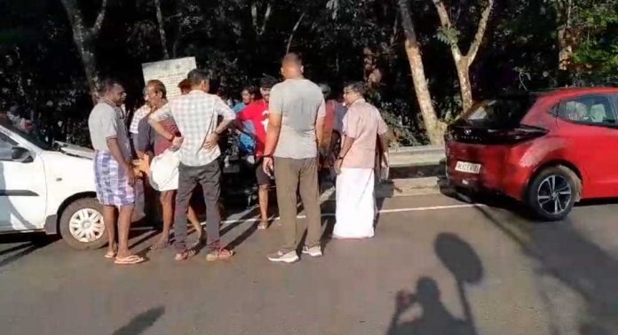 പുനലൂര് മൂവാറ്റുപുഴ സംസ്ഥാന പാതയില് വീണ്ടും വാഹനാപകടം പുനലൂര് മൂവാറ്റുപുഴ സംസ്ഥാന പാതയില് വീണ്ടും വാഹനാപകടം