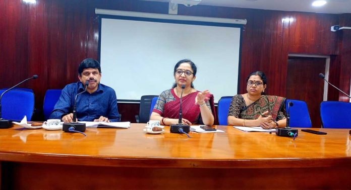 ലോക്സഭാ തെരഞ്ഞെടുപ്പ് : സ്വീപ് പ്രവര്ത്തനങ്ങള് ഊര്ജ്ജിതമാക്കണം – ഇലക്ടറല് റോള് ഒബ്സര്വര് ലോക്സഭാ തെരഞ്ഞെടുപ്പ് : സ്വീപ് പ്രവര്ത്തനങ്ങള് ഊര്ജ്ജിതമാക്കണം – ഇലക്ടറല് റോള് ഒബ്സര്വര്