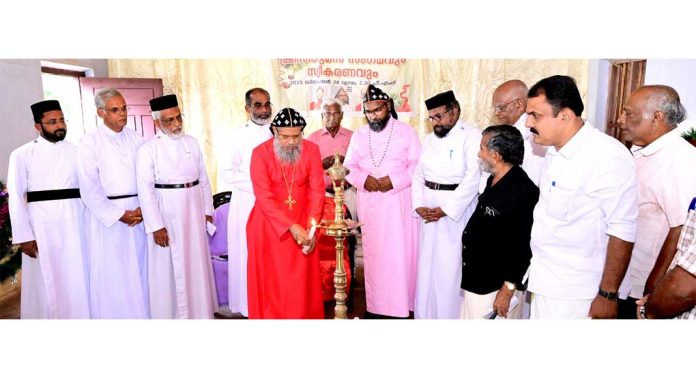 എപ്പിസ്കോപ്പ മാത്യൂസ് മാർ സെറാഫിനും വികാരി ജനറൽ റവ. കെ.വി ചെറിയാനും സ്വീകരണം നല്കി എപ്പിസ്കോപ്പ മാത്യൂസ് മാർ സെറാഫിനും വികാരി ജനറൽ റവ. കെ.വി ചെറിയാനും സ്വീകരണം നല്കി