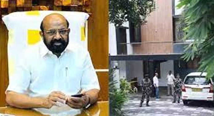കണ്ടല സഹകരണ ബാങ്ക് തട്ടിപ്പ് കേസ് : ഭാസുരാംഗന്റെയും അഖിൽജിത്തിന്റെയും ജാമ്യാപേക്ഷ കോടതി തള്ളി കണ്ടല സഹകരണ ബാങ്ക് തട്ടിപ്പ് കേസ് : ഭാസുരാംഗന്റെയും അഖിൽജിത്തിന്റെയും ജാമ്യാപേക്ഷ കോടതി തള്ളി