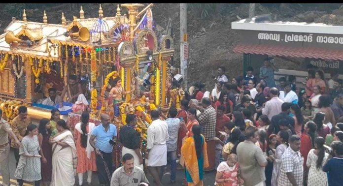 തങ്ക അങ്കി ഘോഷയാത്ര അയ്യൻ്റെ മണ്ണിലെത്തി തങ്ക അങ്കി ഘോഷയാത്ര അയ്യൻ്റെ മണ്ണിലെത്തി