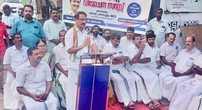 ഫാഷിസം നമ്മുടെ കൺമുന്നിലെത്തി ; പഴകുളം മധു ഫാഷിസം നമ്മുടെ കൺമുന്നിലെത്തി ; പഴകുളം മധു