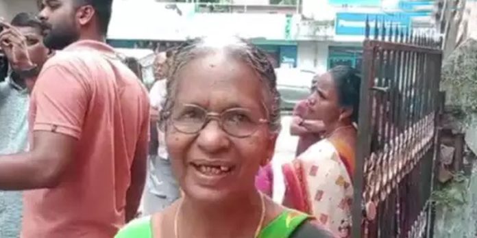 മകളുടെ വിവാഹത്തിന് മൂന്ന് തവണ ക്ഷണകത്ത് അടിച്ചിട്ട് മാറ്റിവെക്കേണ്ടി വന്നു ; ദുരിതത്തിലായി ഓമല്ലൂർ സഹകരണ ബാങ്കിലെ നിക്ഷേപക മകളുടെ വിവാഹത്തിന് മൂന്ന് തവണ ക്ഷണകത്ത് അടിച്ചിട്ട് മാറ്റിവെക്കേണ്ടി വന്നു ; ദുരിതത്തിലായി ഓമല്ലൂർ സഹകരണ ബാങ്കിലെ നിക്ഷേപക