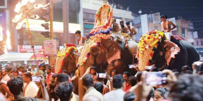 പന്തളം മഹാദേവർ ക്ഷേത്രത്തിലെ ഉത്സവം സമാപിച്ചു പന്തളം മഹാദേവർ ക്ഷേത്രത്തിലെ ഉത്സവം സമാപിച്ചു