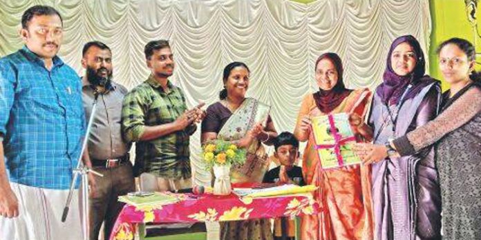 പഴകുളം ഗവ. എൽ.പി. സ്കൂളിൽ ഭാഷോത്സവം സംഘടിപ്പിച്ചു പഴകുളം ഗവ. എൽ.പി. സ്കൂളിൽ ഭാഷോത്സവം സംഘടിപ്പിച്ചു