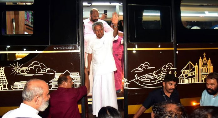 പത്തനംതിട്ട ജില്ലയിലെ ആദ്യ നവകേരള സദസ്സിന് ഗംഭീര തുടക്കം ; തിരുവല്ലയെ പൂരപ്പറമ്പാക്കി ജനസാഗരം പത്തനംതിട്ട ജില്ലയിലെ ആദ്യ നവകേരള സദസ്സിന് ഗംഭീര തുടക്കം ; തിരുവല്ലയെ പൂരപ്പറമ്പാക്കി ജനസാഗരം