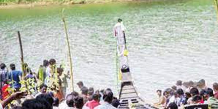പൂവത്തൂർ പടിഞ്ഞാറ് കര പുതുതായി നിർമിക്കുന്ന പള്ളിയോടത്തിന്റെ ഉളികുത്തൽ 14ന് നടക്കും പൂവത്തൂർ പടിഞ്ഞാറ് കര പുതുതായി നിർമിക്കുന്ന പള്ളിയോടത്തിന്റെ ഉളികുത്തൽ 14ന് നടക്കും