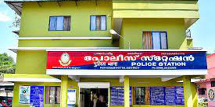 12 മണിക്കൂറിനിടെ പത്തനംതിട്ട പോലീസ് സ്റ്റേഷന് പരിധിയില് ഉണ്ടായത് നാല് അപകടങ്ങള് 12 മണിക്കൂറിനിടെ പത്തനംതിട്ട പോലീസ് സ്റ്റേഷന് പരിധിയില് ഉണ്ടായത് നാല് അപകടങ്ങള്