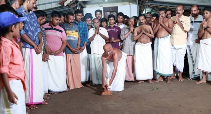 കോട്ടാങ്ങൽ പടയണിക്ക് ചൂട്ടുവെച്ചു : ഇനി ഭക്തിയുടെ നാളുകള് കോട്ടാങ്ങൽ പടയണിക്ക് ചൂട്ടുവെച്ചു : ഇനി ഭക്തിയുടെ നാളുകള്