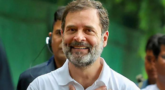 നേവൽ ബേസിൽ വിമാനമിറങ്ങാൻ അനുമതിയില്ല ; രാഹുൽ വിമാനത്താവളത്തിലേക്ക് നേവൽ ബേസിൽ വിമാനമിറങ്ങാൻ അനുമതിയില്ല ; രാഹുൽ വിമാനത്താവളത്തിലേക്ക്
