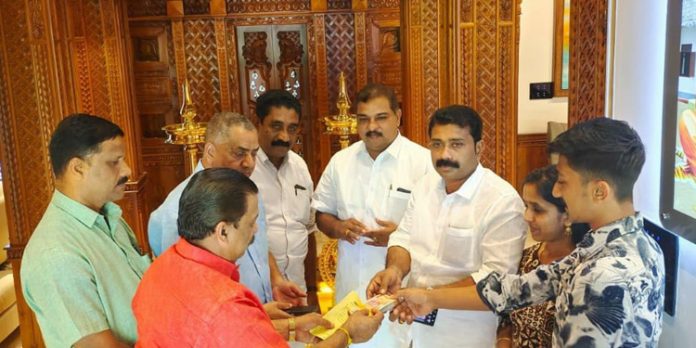 മാടമൺ ശ്രീ നാരായണ കൺവെൻഷന്റെ ആദ്യ സംഭാവന സ്വീകരിച്ചു മാടമൺ ശ്രീ നാരായണ കൺവെൻഷന്റെ ആദ്യ സംഭാവന സ്വീകരിച്ചു