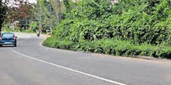 ആനന്ദപ്പള്ളി – തട്ട – കൈപ്പട്ടൂർ റോഡിൽ വാഹനാപകടം പതിവ് ആനന്ദപ്പള്ളി – തട്ട – കൈപ്പട്ടൂർ റോഡിൽ വാഹനാപകടം പതിവ്