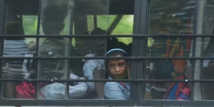 പുകമഞ്ഞ് ശ്വസിച്ച് ഡൽഹി ; വായു ഗുണനിലവാര സൂചിക 500 ന് മുകളിൽ പുകമഞ്ഞ് ശ്വസിച്ച് ഡൽഹി ; വായു ഗുണനിലവാര സൂചിക 500 ന് മുകളിൽ