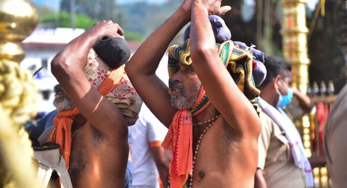 ‘ഡൈനമിക് ക്യൂ’ വിശ്രമ സൗകര്യവും കുടിവെള്ളവും ഇന്റര്നെറ്റും വരെ ; ശബരിമലയിൽ പുതിയ തിരുപ്പതി മോഡൽ സംവിധാനം ‘ഡൈനമിക് ക്യൂ’ വിശ്രമ സൗകര്യവും കുടിവെള്ളവും ഇന്റര്നെറ്റും വരെ ; ശബരിമലയിൽ പുതിയ തിരുപ്പതി മോഡൽ സംവിധാനം