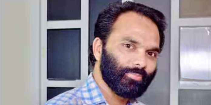 ഷട്ടില് കളി കഴിഞ്ഞ് വിശ്രമിക്കുന്നതിനിടെ കുഴഞ്ഞു വീണ് മരിച്ചു ഷട്ടില് കളി കഴിഞ്ഞ് വിശ്രമിക്കുന്നതിനിടെ കുഴഞ്ഞു വീണ് മരിച്ചു
