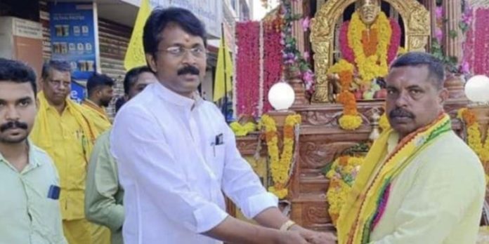 ശിവഗിരി തീര്ത്ഥാടന പദയാത്രയ്ക്ക് സ്വീകരണം നൽകി ശിവഗിരി തീര്ത്ഥാടന പദയാത്രയ്ക്ക് സ്വീകരണം നൽകി