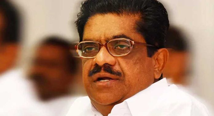 സുധീരന്റെ പ്രസ്താവനക്ക് വില കൽപ്പിക്കുന്നില്ലെന്ന് കെ. സുധാകരന് ; പറഞ്ഞത് തിരുത്തേണ്ടി വരുമെന്ന് സുധീരന് സുധീരന്റെ പ്രസ്താവനക്ക് വില കൽപ്പിക്കുന്നില്ലെന്ന് കെ. സുധാകരന് ; പറഞ്ഞത് തിരുത്തേണ്ടി വരുമെന്ന് സുധീരന്