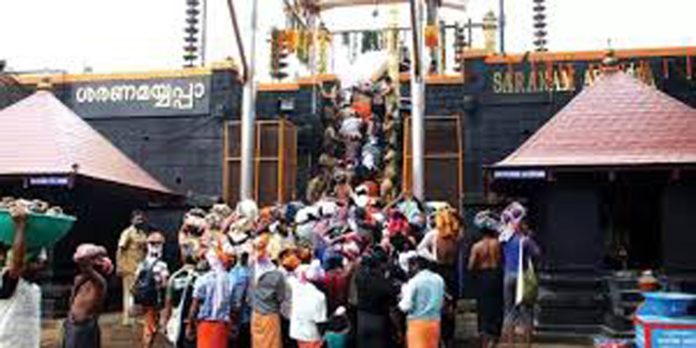 ശബരിമലയിലെ തിരക്കിൽപെട്ട് മടക്കയാത്രയടക്കം മുടങ്ങി തീര്ത്ഥാടകര് ശബരിമലയിലെ തിരക്കിൽപെട്ട് മടക്കയാത്രയടക്കം മുടങ്ങി തീര്ത്ഥാടകര്