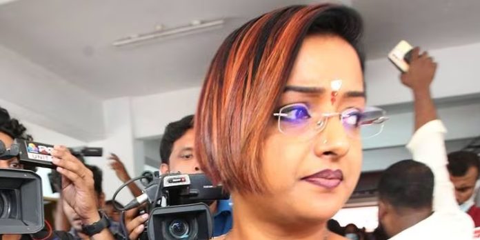 എംവി ഗോവിന്ദനെ അപകീർത്തിപ്പെടുത്തിയെന്ന കേസ് ; അന്വേഷണ സംഘത്തിന് മുന്നിലേക്ക് സ്വപ്ന സുരേഷ് എംവി ഗോവിന്ദനെ അപകീർത്തിപ്പെടുത്തിയെന്ന കേസ് ; അന്വേഷണ സംഘത്തിന് മുന്നിലേക്ക് സ്വപ്ന സുരേഷ്