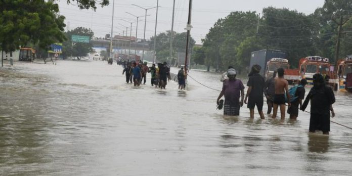 പ്രളയഭീതിയിൽ തമിഴ്നാട് ; വിവിധയിടങ്ങളിൽ റെഡ് അലേർട്ട് പ്രളയഭീതിയിൽ തമിഴ്നാട് ; വിവിധയിടങ്ങളിൽ റെഡ് അലേർട്ട്